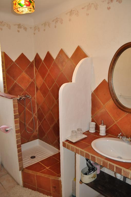 La Ribeyrette Bed and Breakfast Chamborigaud Rum bild